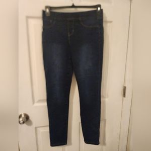 Never worn, skinny jeans.